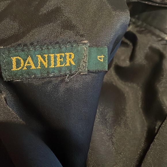 Danier High Waisted Leather Skirt - Picture 6 of 9